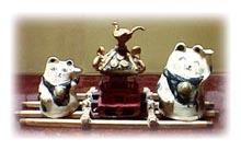 Maneki Neko and the portable shrine
